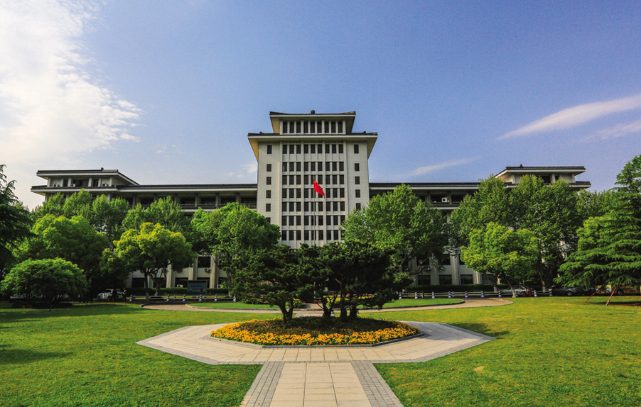 浙江大学清晨风景一角