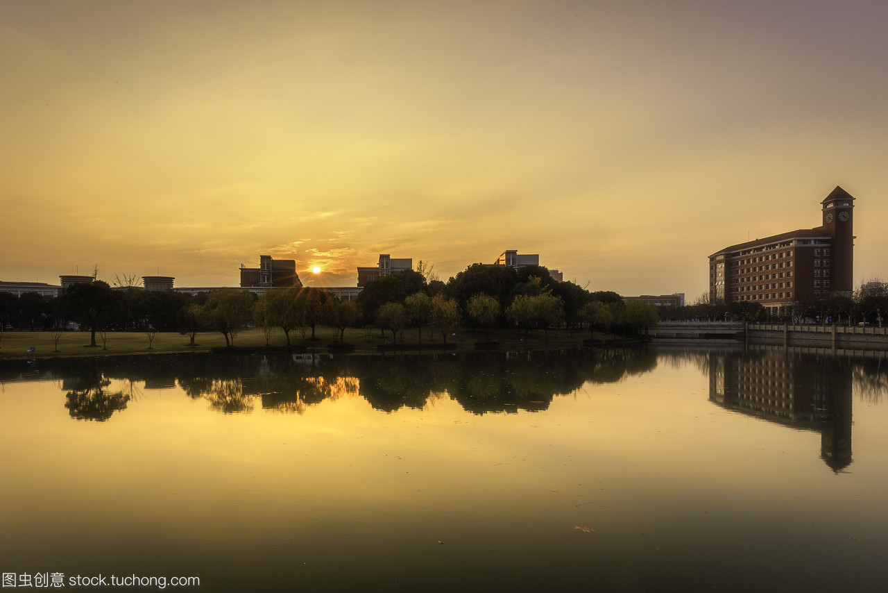 上海交通大学校夜景