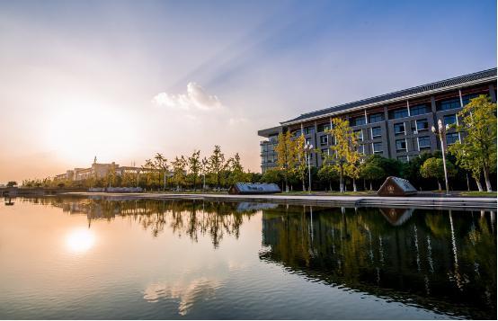 四川大学晚景