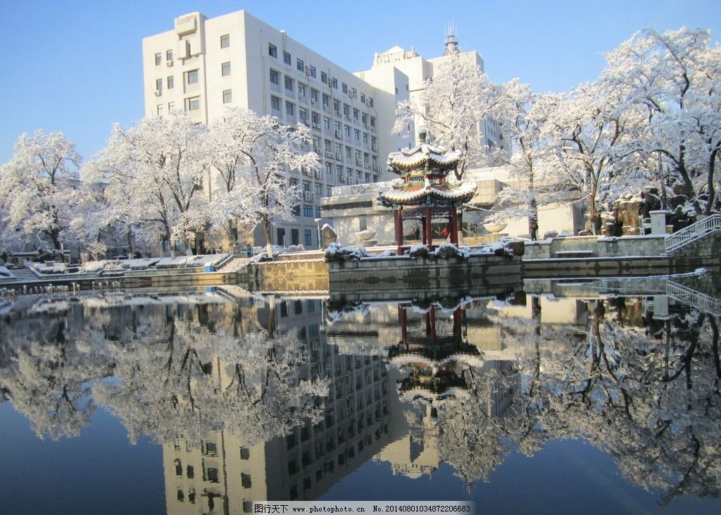 北京交通大学冬季雪景风采图