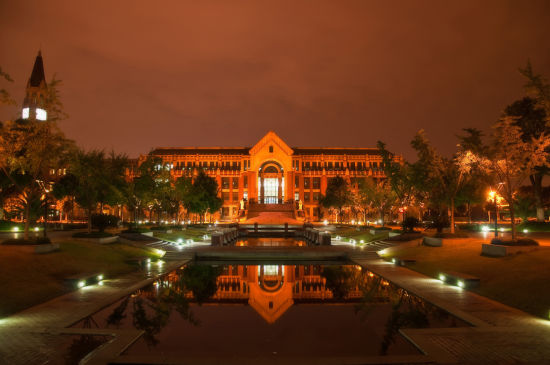 华东政法大学夜景风采