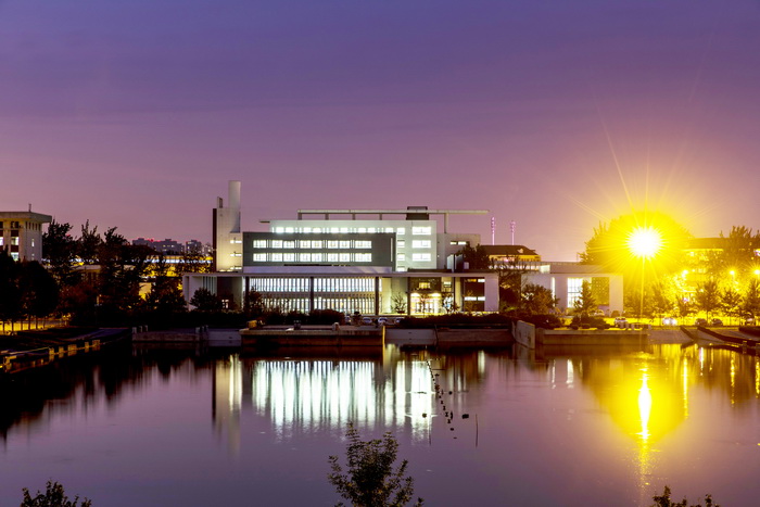 天津财经大学夜景