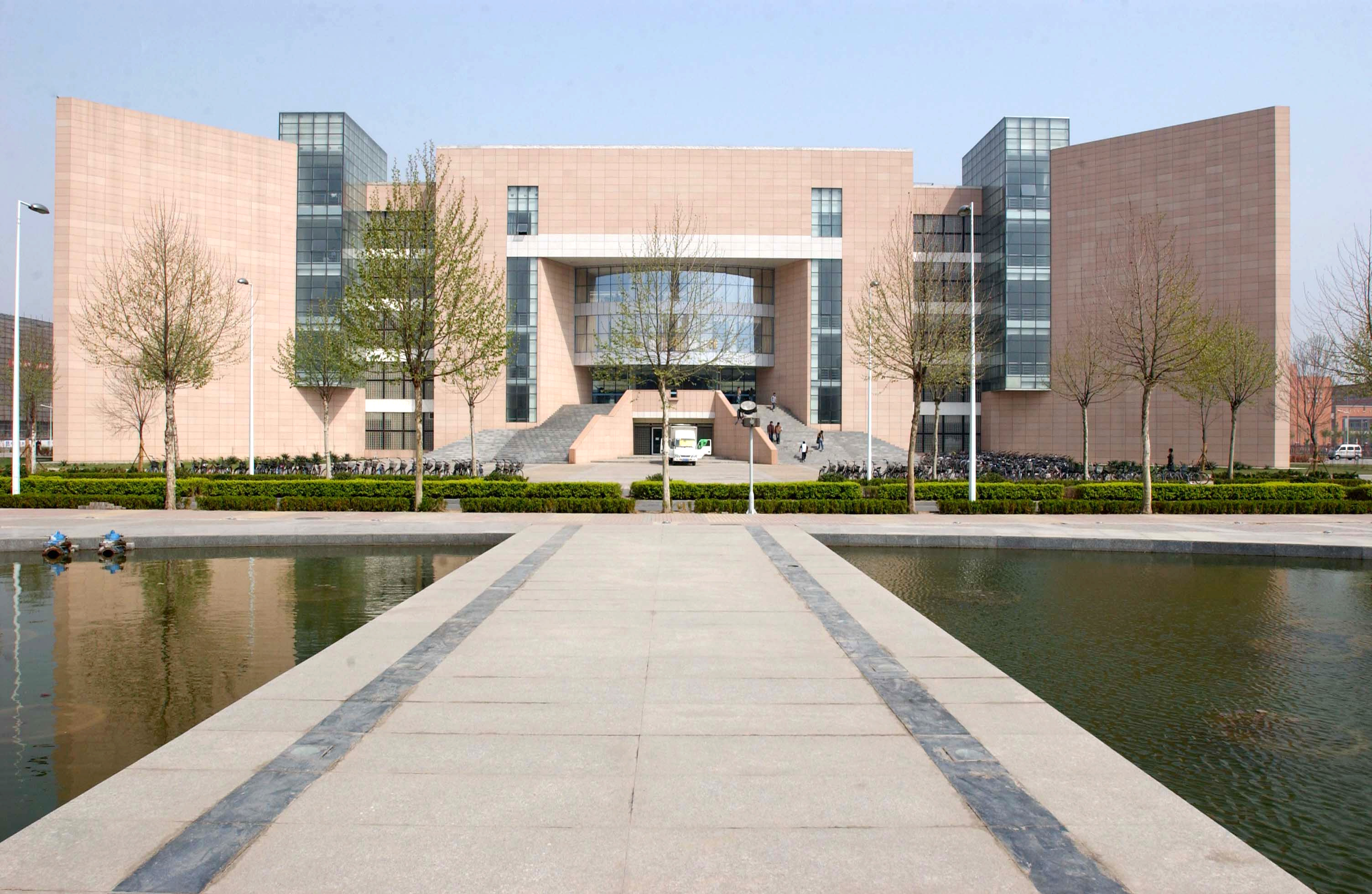 郑州大学图书馆