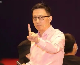 2025年顾均辉收费