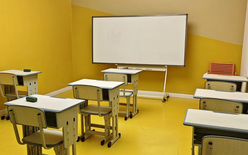 成实外国际教育北京理工大学国际本科计算机实验室与智能硬件研学